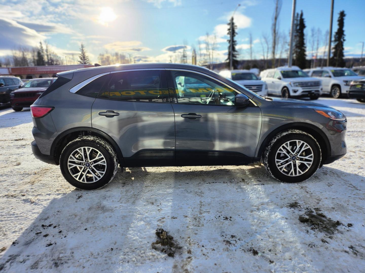 2022 GRAY /BLACK FORD ESCAPE SEL (1FMCU9H64NU) with an 1.5L engine, Automatic transmission, located at 1960 Industrial Drive, Wasilla, 99654, (907) 274-2277, 61.573475, -149.400146 - Photo#6